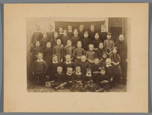 Group portrait of an unknown school class with boys and girls