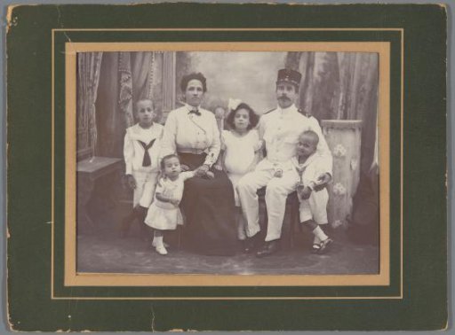 Portrait of an unknown family with four children, likely in Suriname