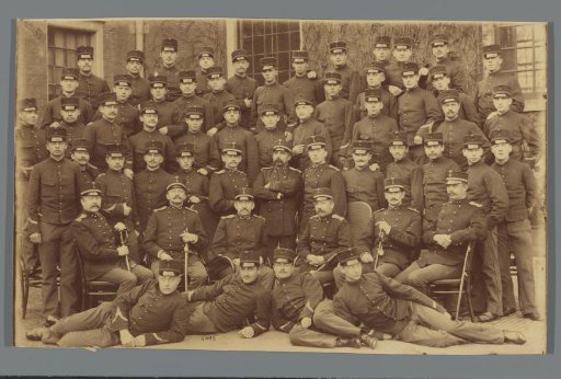 Group portrait of unknown Dutch soldiers, during the First World War