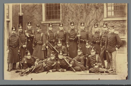 Group portrait of unknown Dutch soldiers, during the First World War