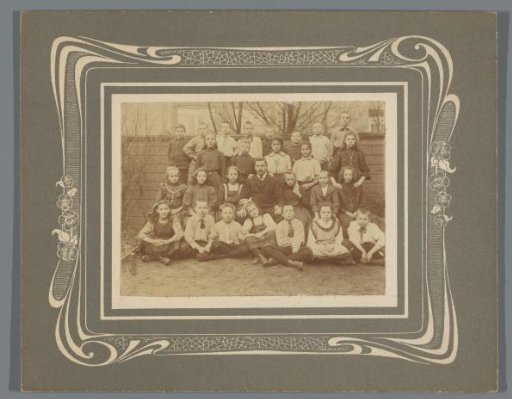 Group portrait of an unknown school class with boys and girls