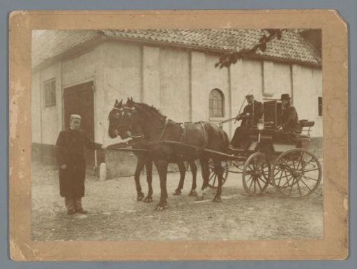 Horse-drawn carriage in front of a house