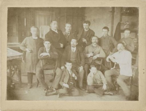 Group portrait of unknown employees of Senefelder Lithography in Amsterdam