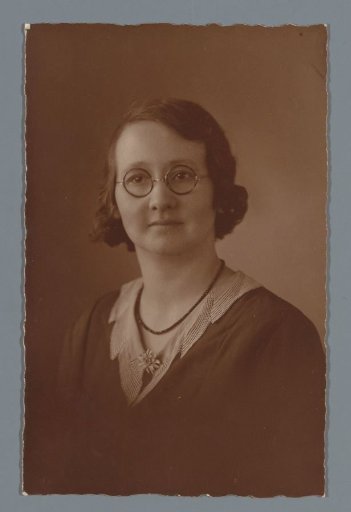 Portrait of an unknown woman with spectacles