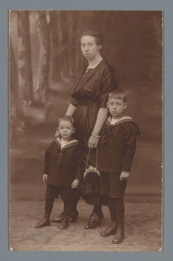 Portrait of an unknown woman (probably) with her two sons