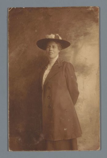 Portrait of an unknown woman with a sun hat
