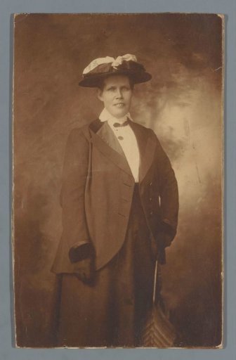 Portrait of an unknown woman with a hat and an umbrella