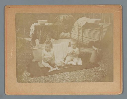 Children's portrait of Ad and Jo van der Kop in the backyard