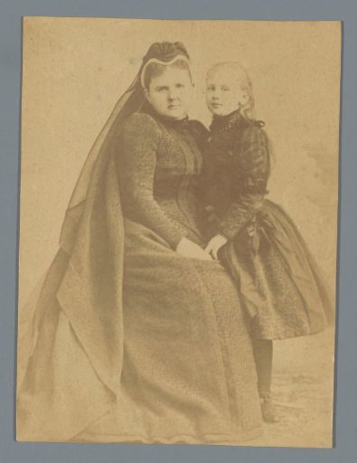 Portrait of Queen-Regent Emma and Queen Wilhelmina in mourning dress