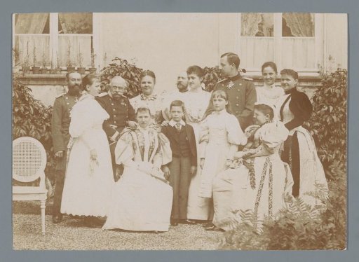 Group portrait of the family of Queen-Regent Emma