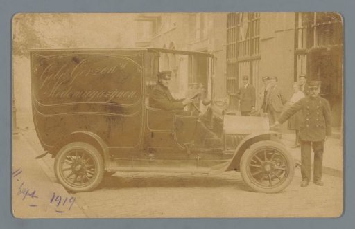 Car of Gebroeders Gerzon's Fashion Stores