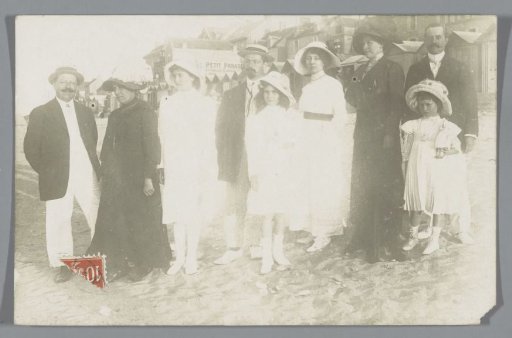 Group portrait of an unknown family on a beach (probably) in France