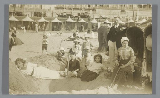 Portrait of an unknown family on the beach