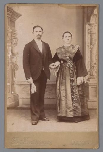 Portrait of an unknown man and woman, presumably a bride and groom