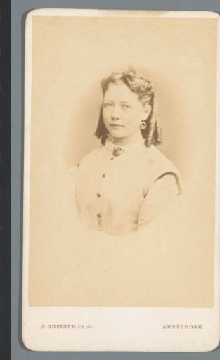 Portrait of an unknown woman with ringlets