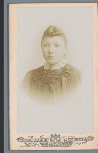 Portrait of Trui Hendriks