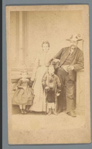 Group portrait of an unknown family
