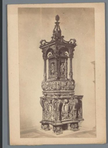 Photoreproduction of a print depicting a reliquary