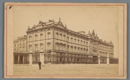 Exterior of Buckingham Palace in London
