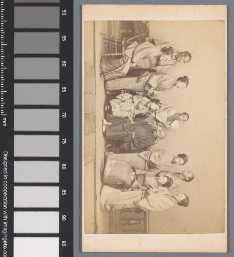 Group portrait of unknown Japanese in kimonos