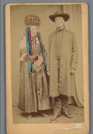Portrait of an unknown bride and groom in Bückeburg costume