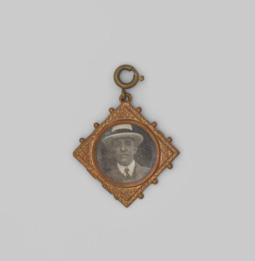 Portrait of an unknown man with hat, possibly Spanish