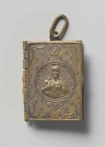 Pendant in the form of a miniature album with photos of the Sacré-Cœur in Paris
