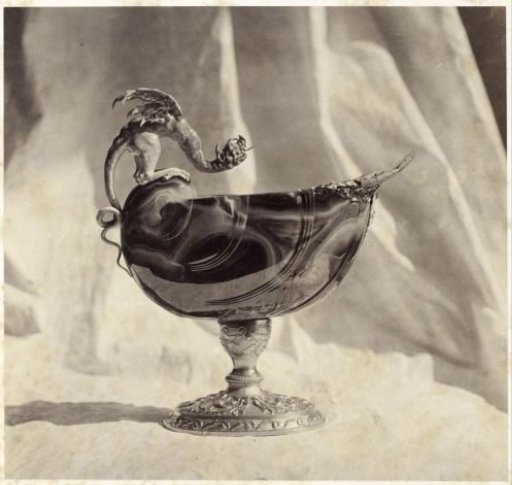 Shell-shaped bowl with dragon, from the Louvre