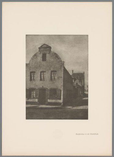Reproduction of a gum print of a house in the Citadellstraße in Düsseldorf by Erwin Quedenfeldt