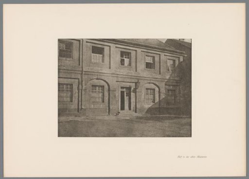 Reproduction of a gum print of the courtyard of the Art Academy in Düsseldorf by Erwin Quedenfeldt