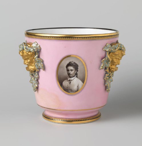 Pot with cachepot and three portraits