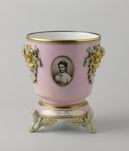 Cachepot on a foot with three portraits, '11 June 1840 - 11 December 1877'