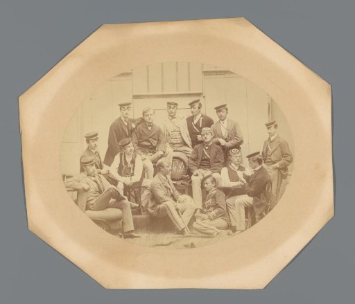 Group portrait of an unknown group of students