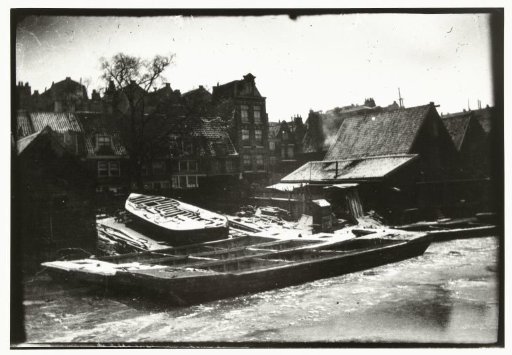 Gezicht op een scheepswerf op het Prinseneiland in Amsterdam