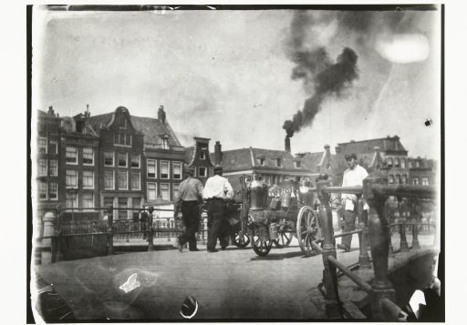 Gezicht op de Prinsengracht bij de brug over de Leidsegracht in Amsterdam