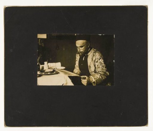 Portrait of Paul Verlaine, Reading