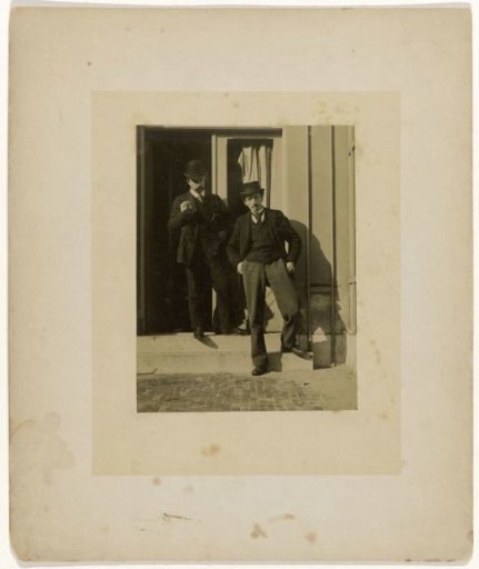 Portrait of Eduard Karsen and Petrus Christiaan Eilers in the garden of Oosterpark 82