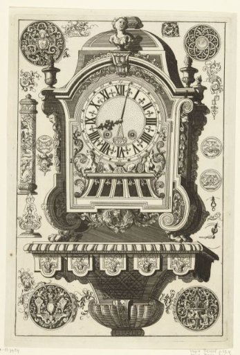 Clock surmounted by a bust