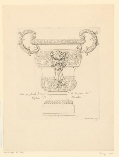 Siervaas with mask and shells