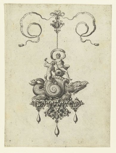Pendant with a snail shell