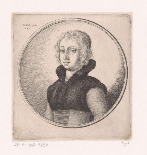 Woman in short jacket trimmed with fur