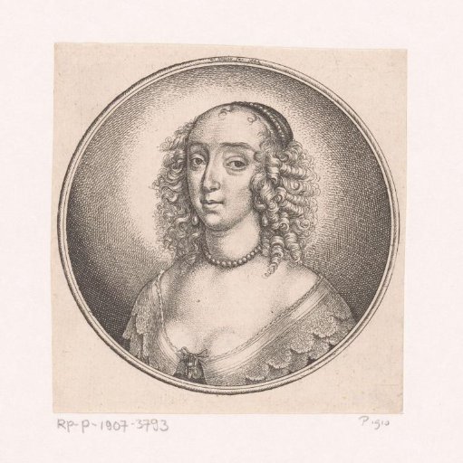 Woman with low neckline, pearl necklace and curly hair
