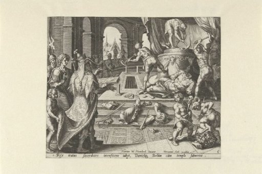 King Cyrus has the image of Bel smashed to pieces