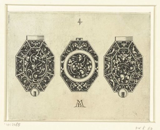 Octagonal dial between two octagonal clock cases