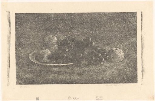 Bowl with grapes and other fruit