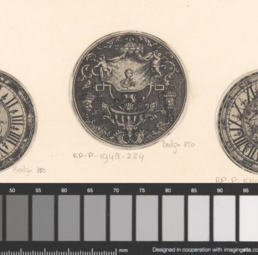 Circular filling with vases, bust with putti