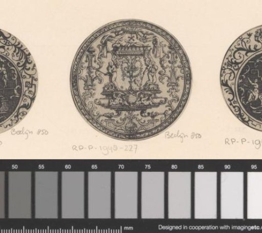 Circular filling with angels on pedestals