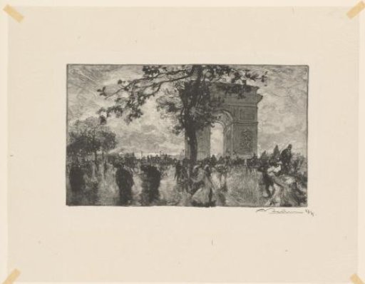 View of the Arc de Triomphe in Paris