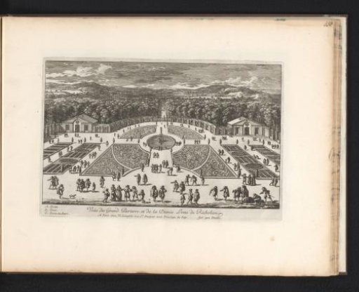 View of the parterre in the garden of Château de Richelieu