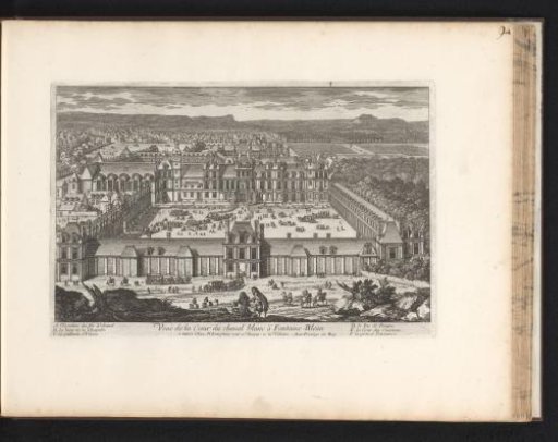 View of the courtyard of the Château de Fontainebleau